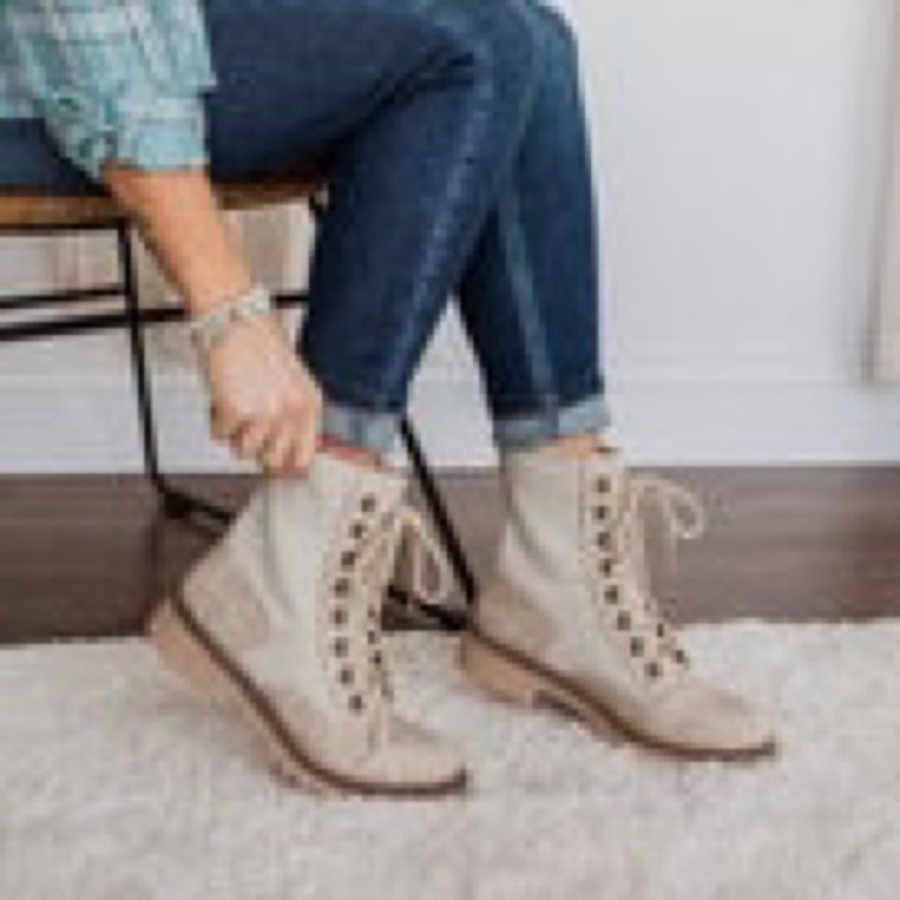 Blowfish Women's Reilly Casual Vegan, Cruelty-Free Beige Lace-Up Boots Size 7 - Picture 2 of 13